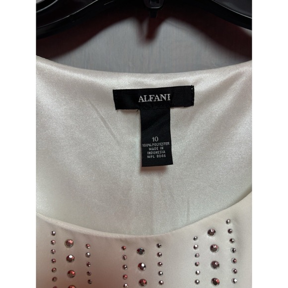Alfani NWT Women's Cream‎ Sleeveless Top Size 10 with Elastic Blouson Bottom - Picture 2 of 3